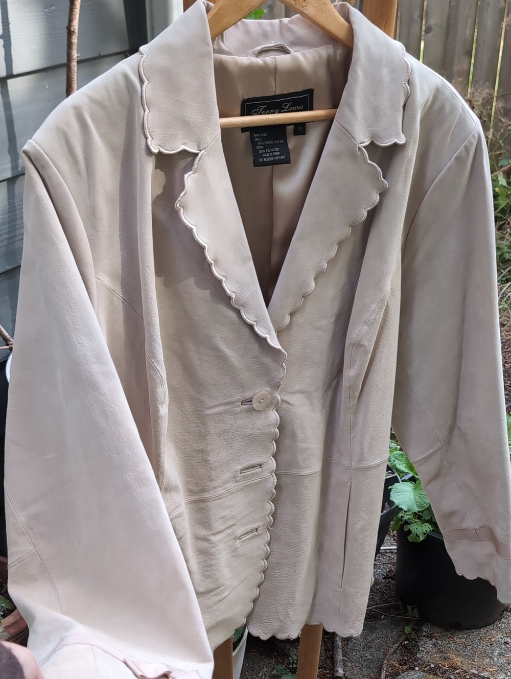 Vintage Leather Suede Women's Scalloped Edge Cream Jacket Bowl Details